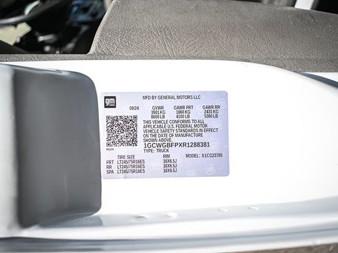Used 2024 Chevrolet Express 2500 Extended w/ Driver Convenience Package RWD image 19