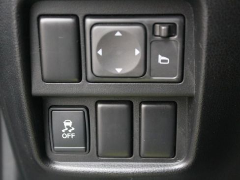 Used 2012 Nissan Juke SL image 11