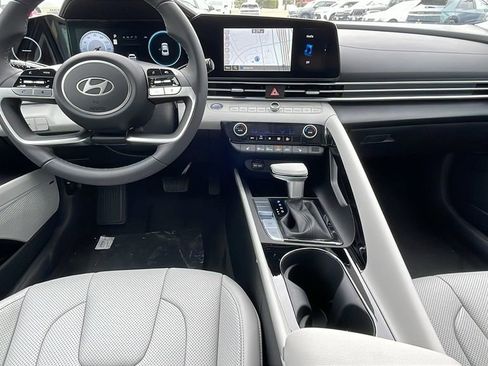 New 2025 Hyundai Elantra Limited image 17