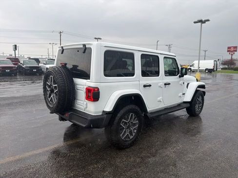 New 2026 Jeep Wrangler Unlimited Sahara AWD/4WD image 3