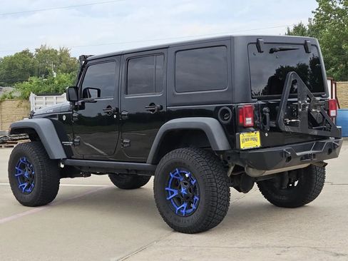 Used 2017 Jeep Wrangler Unlimited Rubicon w/ Connectivity Group image 6