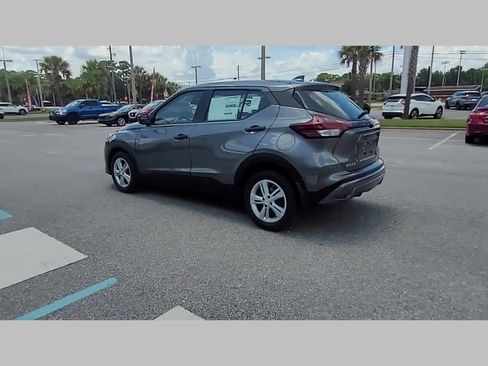 New 2025 Nissan Kicks Play S image 28