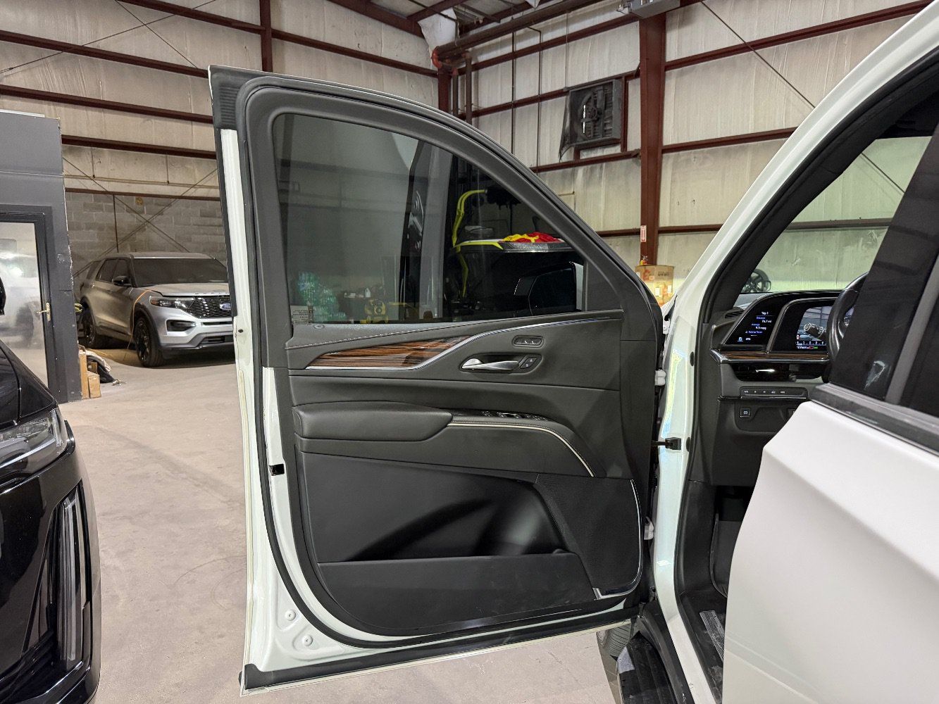 Used 2022 Cadillac Escalade Luxury AWD/4WD image 11