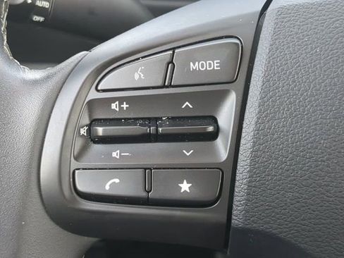 Used 2025 Hyundai Venue SEL FWD image 22