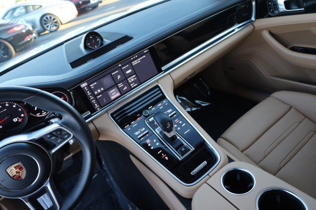 Used 2020 Porsche Panamera 4 AWD/4WD image 31