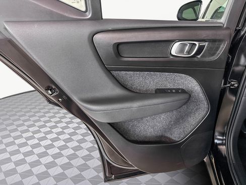 Used 2022 Volvo XC40 T5 Inscription w/ Advanced Package image 26