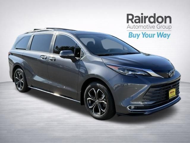 Used 2025 Toyota Sienna Platinum AWD/4WD 360° Tour