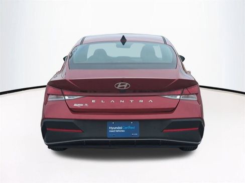 Used 2024 Hyundai Elantra SE FWD image 6