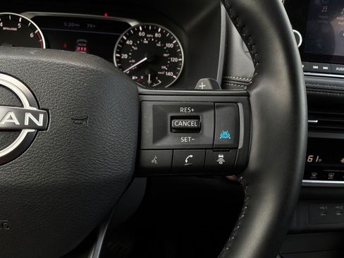 Used 2025 Nissan Rogue SV FWD image 33