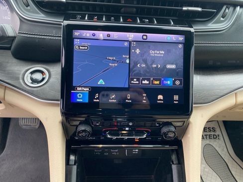 Used 2024 Jeep Grand Cherokee L Limited image 11