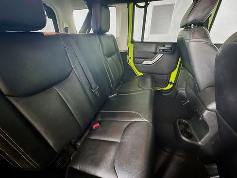 Used 2017 Jeep Wrangler Unlimited Rubicon w/ Connectivity Group AWD/4WD image 25