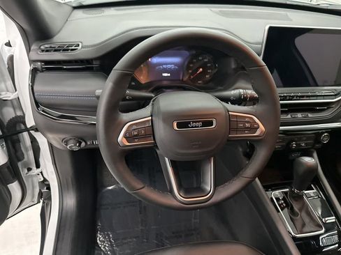 Used 2025 Jeep Compass Latitude w/ Altitude Special Edition image 10