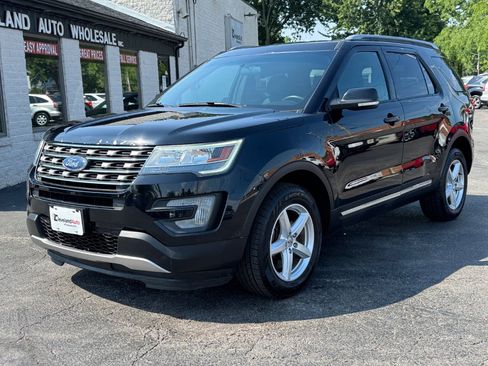 Used 2017 Ford Explorer XLT AWD/4WD image 3