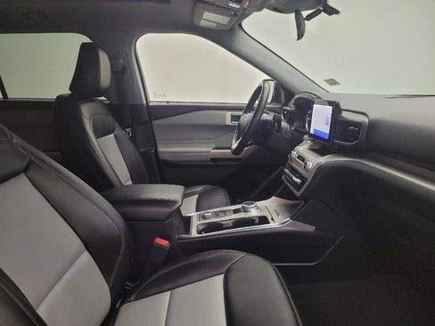 Used 2022 Ford Explorer XLT w/ Equipment Group 202A image 21