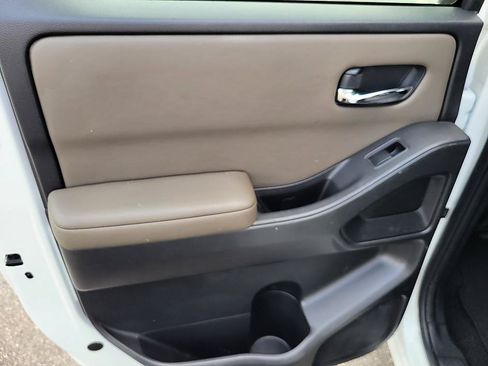 Certified 2022 Nissan Frontier SV RWD image 11