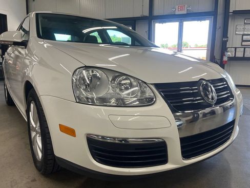 Used 2010 Volkswagen Jetta Limited Edition FWD image 23