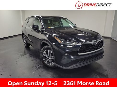 Used 2024 Toyota Highlander XLE AWD/4WD image 1