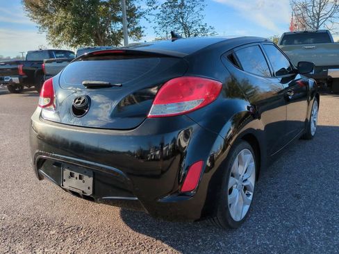 Used 2013 Hyundai Veloster w/ Style Pkg image 6