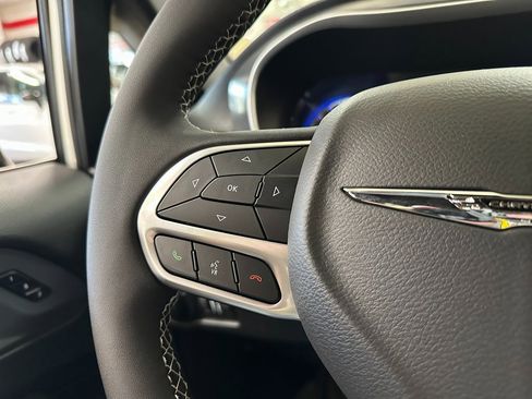 New 2026 Chrysler Pacifica Select image 17