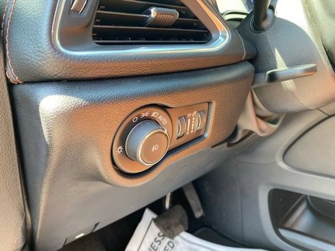 Used 2025 Chrysler Pacifica Pinnacle w/ Trailer Tow Group AWD/4WD image 28