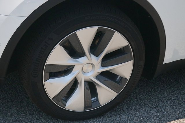 Used 2021 Tesla Model Y Long Range AWD/4WD image 8