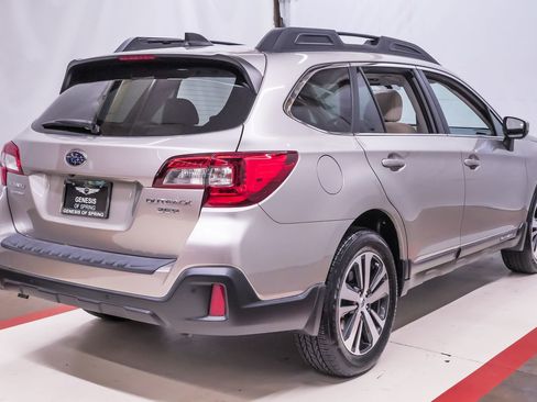 Used 2018 Subaru Outback 3.6R Limited image 6