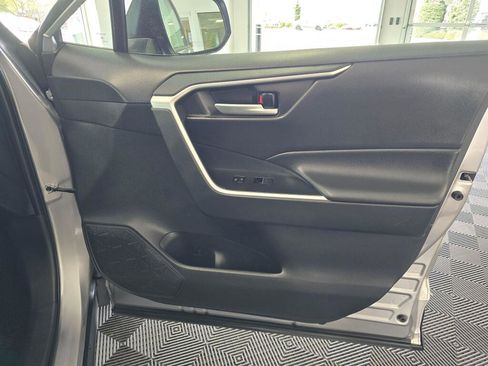 Used 2025 Toyota RAV4 XLE AWD/4WD image 43