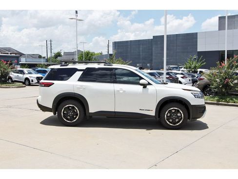 Used 2025 Nissan Pathfinder Rock Creek AWD/4WD image 6