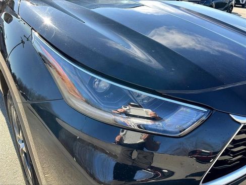 Used 2021 Toyota Highlander XLE AWD/4WD image 31