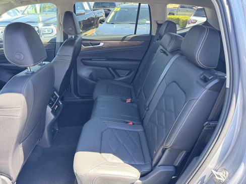 Used 2026 Volkswagen Atlas SE FWD image 32
