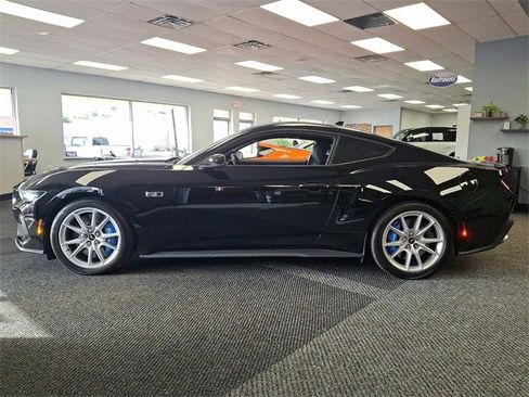 Used 2024 Ford Mustang GT Premium image 4