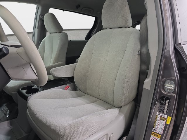 Used 2014 Toyota Sienna LE FWD image 14