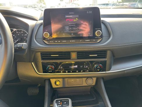 Used 2025 Nissan Rogue SV AWD/4WD image 17
