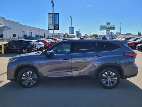 Used 2021 Toyota Highlander XLE image 8