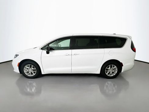 Used 2026 Chrysler Pacifica Select FWD image 4