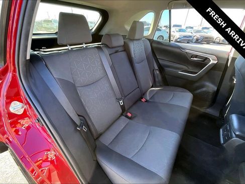 Used 2021 Toyota RAV4 XLE image 24