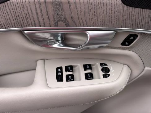 Certified 2024 Volvo XC90 T8 Plus w/ Protection Package Premier AWD/4WD image 12