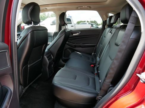 Used 2018 Ford Edge Titanium w/ Equipment Group 302A AWD/4WD image 10