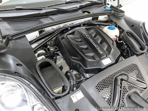 Used 2016 Porsche Macan S w/ Premium Package Plus image 37