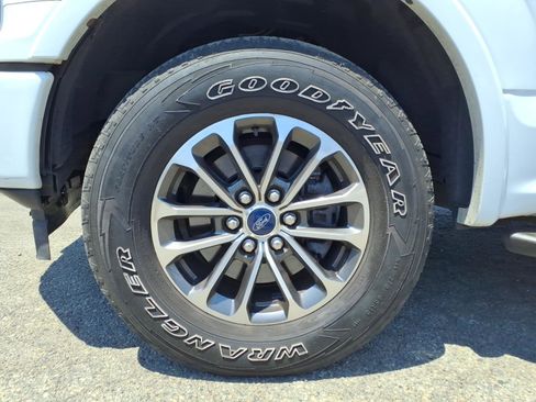 Used 2019 Ford F150 XLT w/ Equipment Group 302A Luxury AWD/4WD image 9