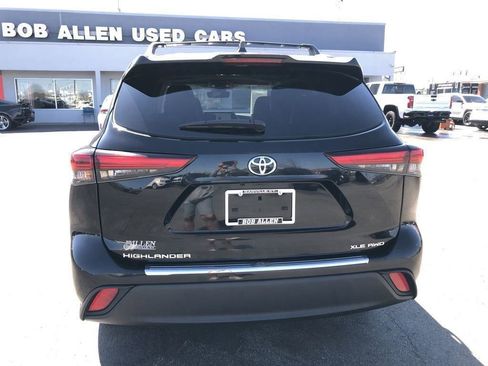Used 2023 Toyota Highlander XLE AWD/4WD image 11