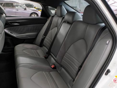 Used 2019 Toyota Avalon XSE image 37