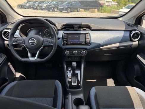 Used 2025 Nissan Versa SV FWD image 30