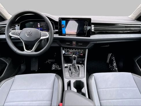 New 2026 Volkswagen Jetta SE FWD image 5