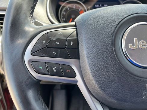 Used 2019 Jeep Cherokee Latitude Plus AWD/4WD image 21