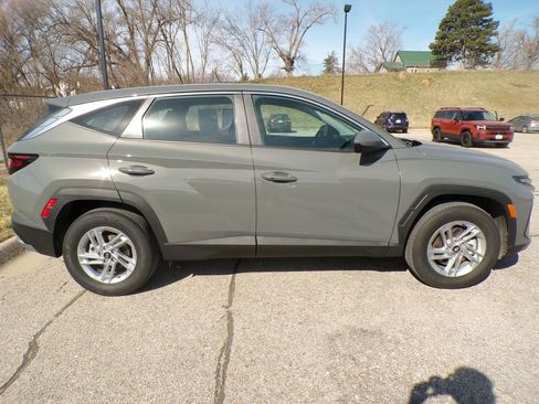Used 2025 Hyundai Tucson SE image 6