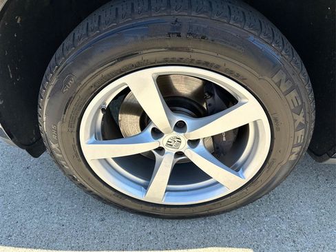 Used 2017 Porsche Macan AWD/4WD image 27