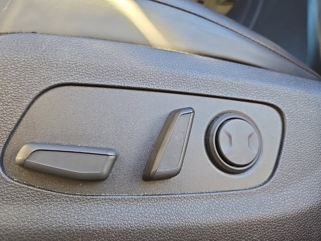 Certified 2024 Kia Carnival EX FWD image 30