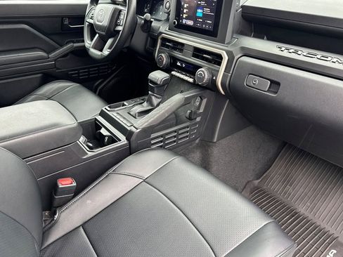 Used 2025 Toyota Tacoma SR image 13