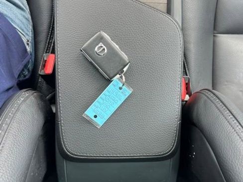 Used 2020 Volvo V90 T6 Cross Country image 35